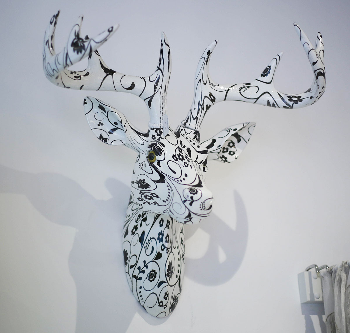 Dekorativer Hirschkopf als Skulptur